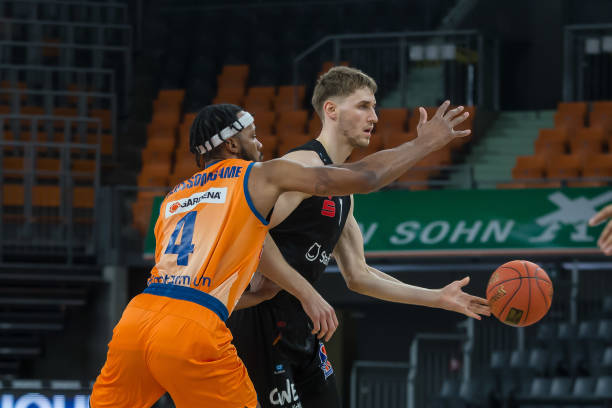 相比一些依 相比一些依